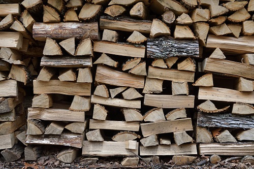 Bois De Chauffage Stockage Extérieur Bois Couvert Bûches Empilées